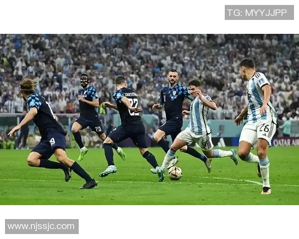 武汉羽毛球队在世界杯中的个人能力展现与团队协作的完美结合分析