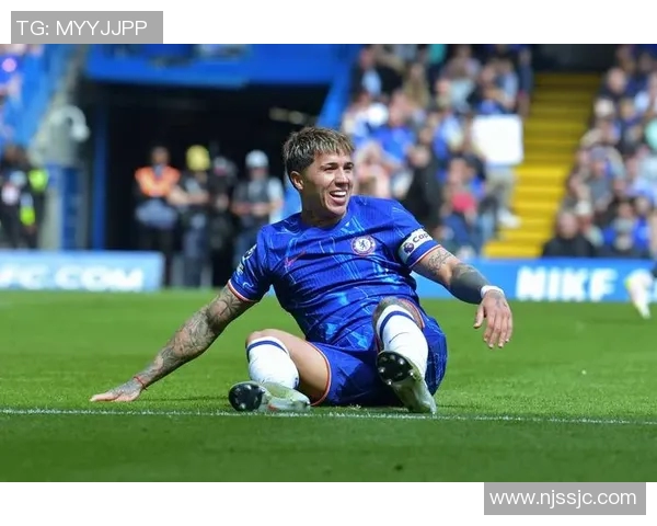 美国记者深入采访足球明星探讨职业生涯与个人生活的精彩瞬间