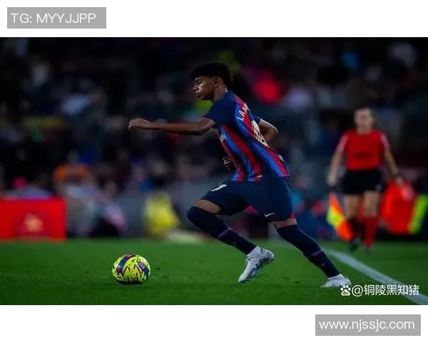 大长腿足球明星的魅力与成就揭秘,如何在绿茵场上展现完美身姿与技巧 大长腿足球明星的魅力与成就揭秘,如何在绿茵场上展现完美身姿与技巧