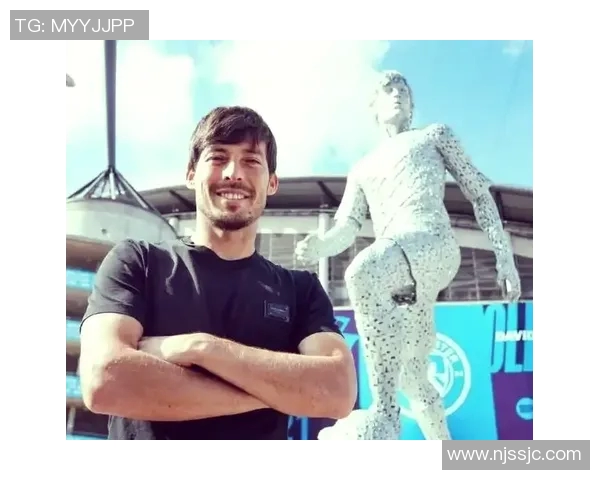 穿军装的足球明星:荣耀与责任交织的绿茵传奇 穿军装的足球明星:荣耀与责任交织的绿茵传奇